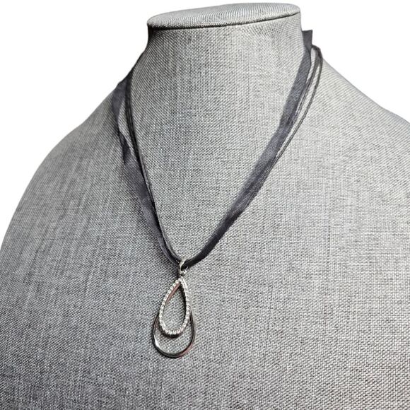 Elegant Noir Teardrop Pendant Necklace (NWOT) - Picture 11 of 11